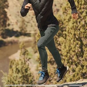 NWOT Athleta Headlands Hybrid Cargo II Tight.